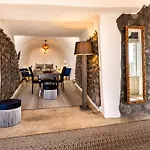 Apartment Black Bay Caves *