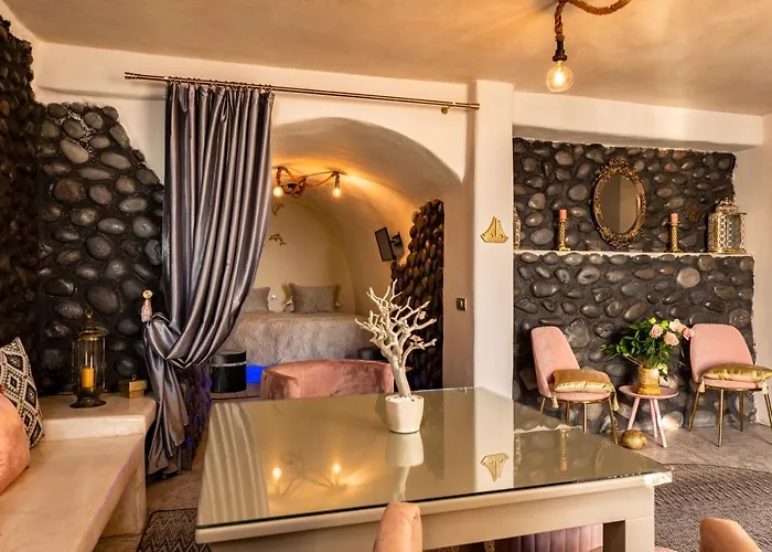 Black Bay Caves Apartment Akrotiri (Santorini)