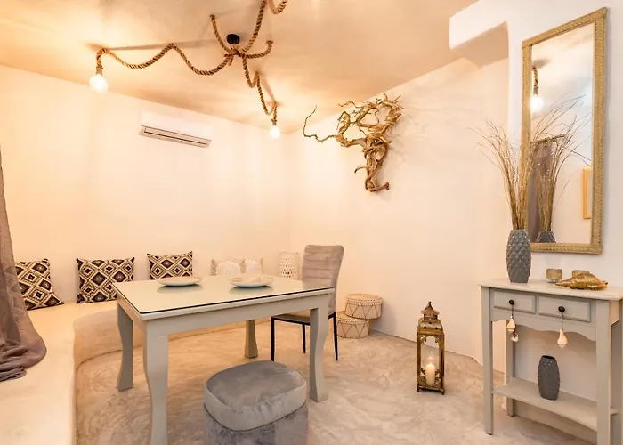 Black Bay Caves Akrotírion