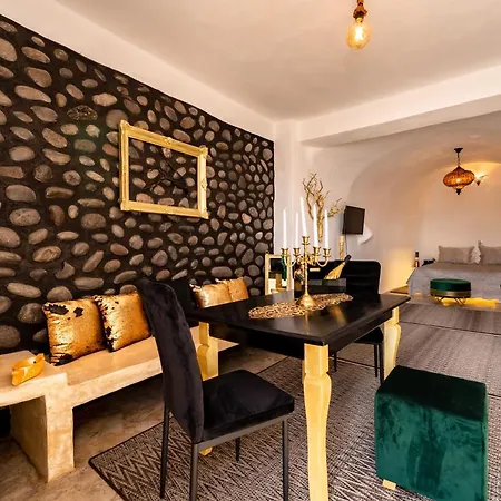 Black Bay Caves * Akrotírion