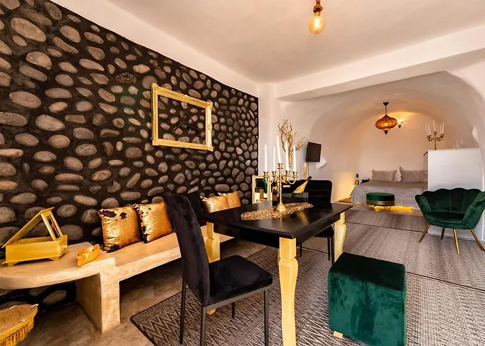 Black Bay Caves * Akrotírion