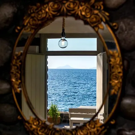 Black Bay Caves Akrotírion