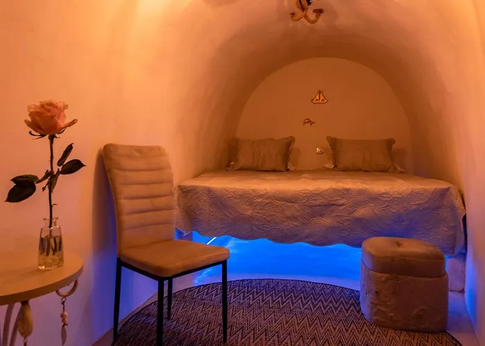 Black Bay Caves * Akrotírion